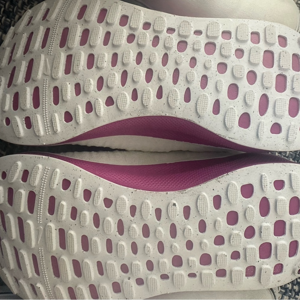 Nike Women's White and Purple Sneakers - Picture 4 of 12